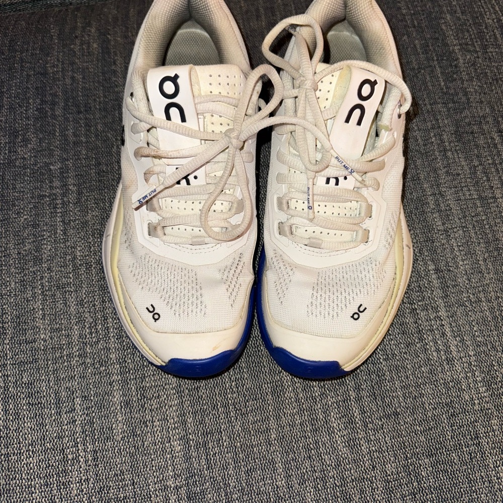 On Cloud Roger Women’s Size 8